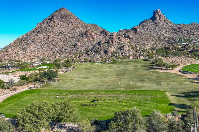 Members have access to the 18-hole Jack Nicklaus Signature golf course.