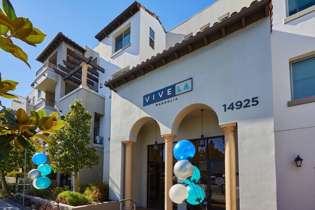 Magnolia, Sherman Oaks, CA 91403 - photo 2
