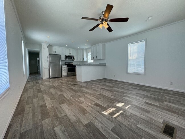 317 22nd St NW, Stewartville, MN 55976 - photo 2