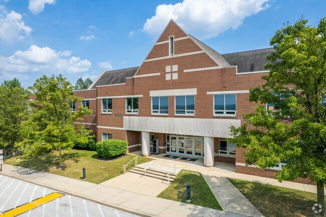 Bridgeport Elementary Schools serves 285 students in grades K-4.