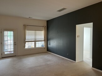 2768 S Knightsbridge Cir, Ann Arbor, MI 48105