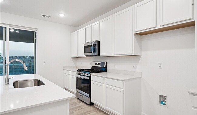 912 Steppe Ln, Windsor, CO 80550 - photo 3