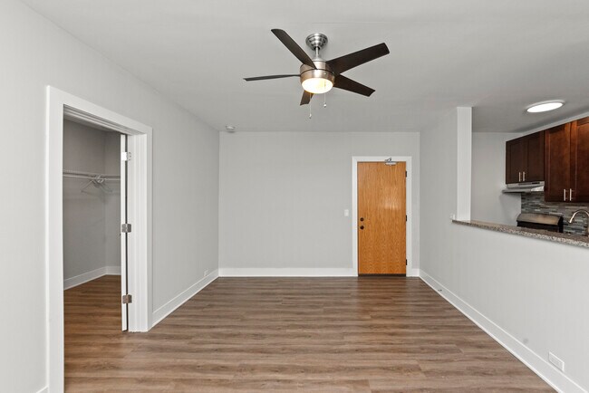 447 Roger Williams Ave unit 730-05, Highland Park, IL 60035 - photo 3
