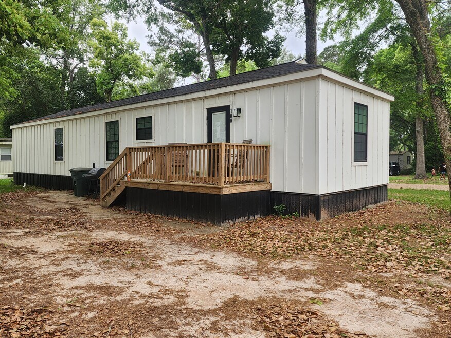 Whispering Pines, Thomasville, GA 31792 - photo 1