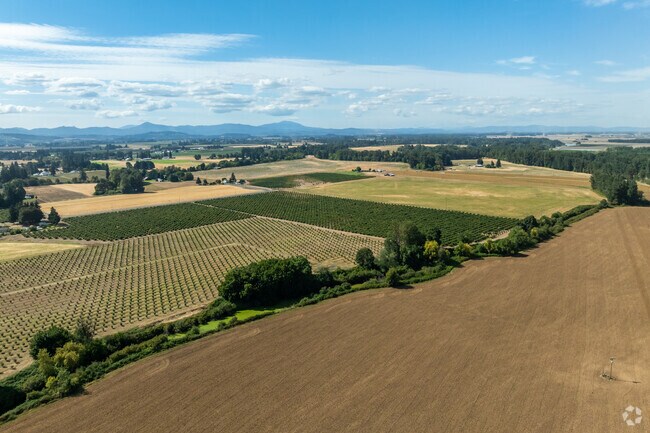The scenic and beautiful Willamette Valley is home to Harrisburg.