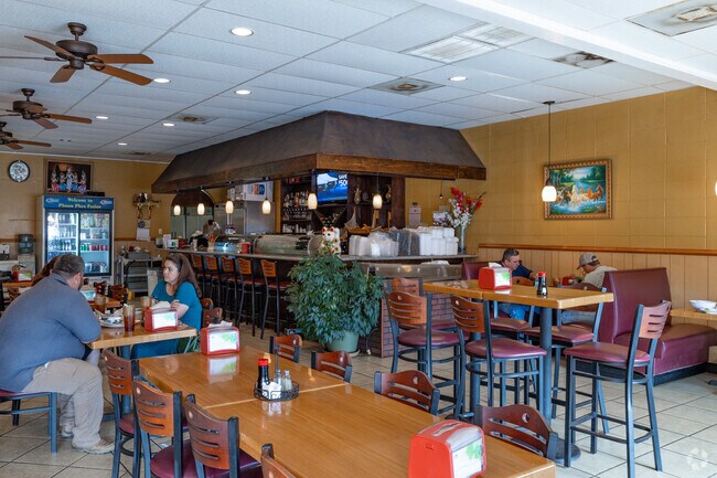 Bayou La Batre residents enjoy fresh culinary delights at Phnom Pehn Fusion restaurant.