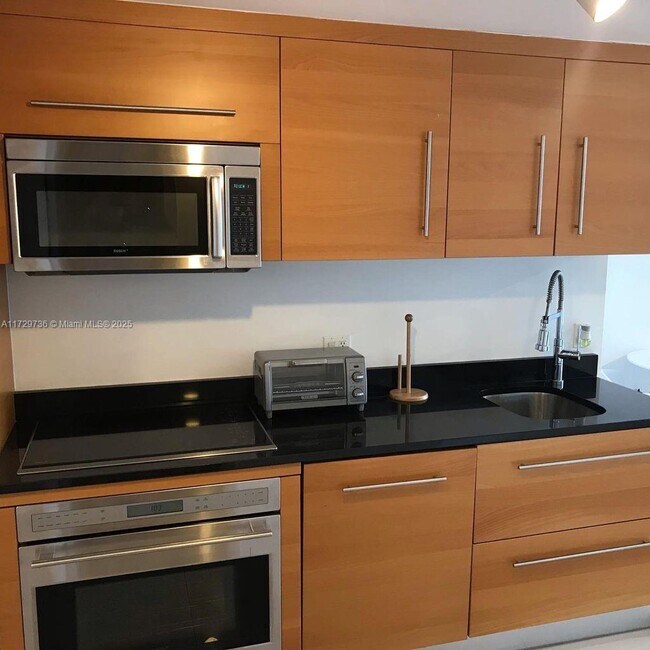 Icon Brickell Tower 1 unit 4812, Miami, FL 33131 - photo 5