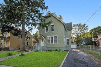 628 S Liberty St, Elgin, IL 60120