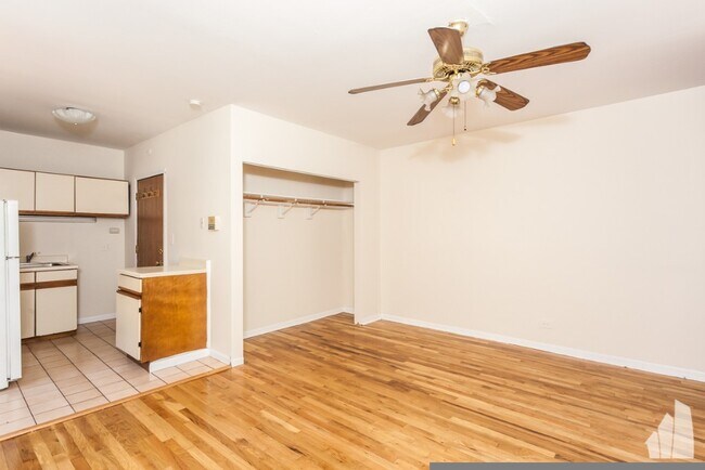 815 W Cornelia Ave unit 821-317, Chicago, IL 60657 - photo 3