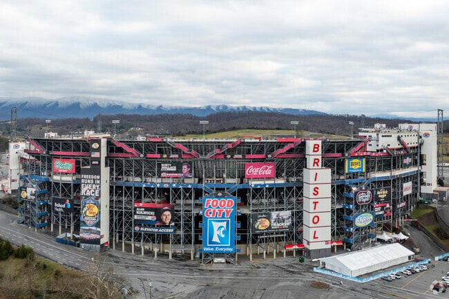 Bristol Motor Speedway is a thrilling destination for motorsports enthusiasts in Kingsport.