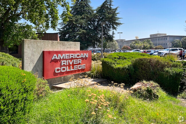 American River College offers programs both on campus and online in Del Paso Vale.