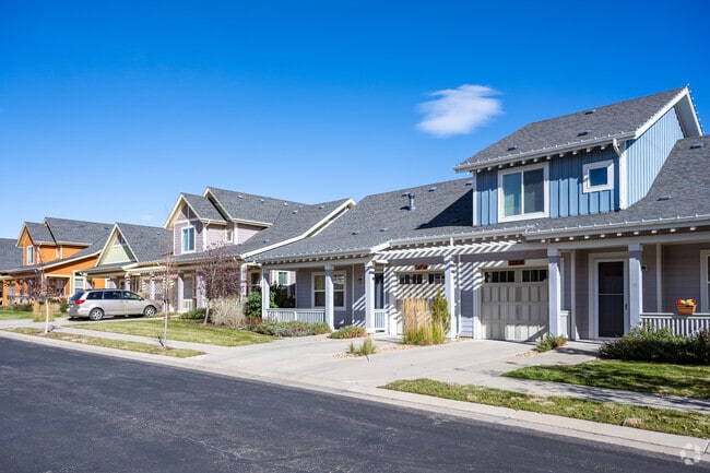 Crofton Park showcases early 2000s Craftsman-style homes in Broomfield.