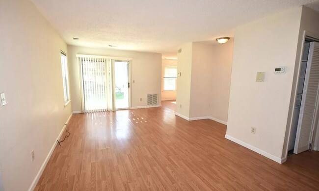 57 Tanglewood Ct unit Not Applicable, Monmouth Junction, NJ 08852 - photo 2