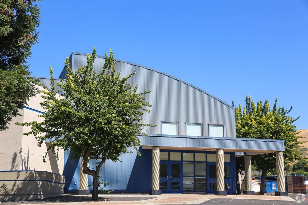 View of the Alexander Rose Elementary School entrance located in Milpitas CA.