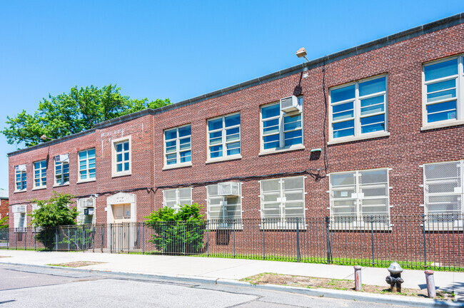 P.S. 184 - Flushing Manor has 479 students in grades PK, K-5.