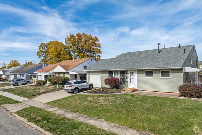 Ranch style homes are common in the Shady Lane neighborhood.