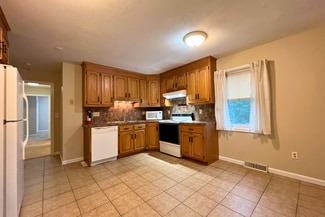 113 Saybrook Rd Unit 1b, Middletown, CT 06457