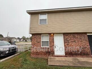 404 E Redwood St, Coweta, OK 74429