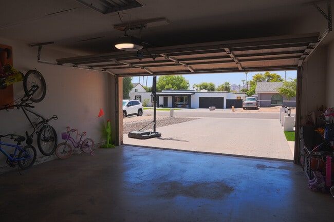 2526 E Mercer Ln, Phoenix, AZ 85028 - photo 5