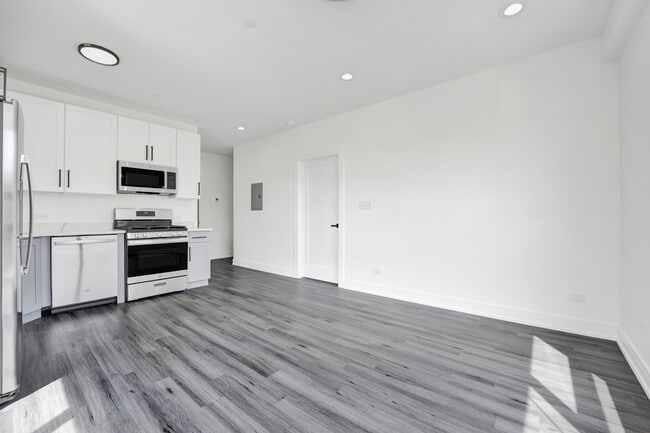 4350 W Lawrence Ave unit 408, Chicago, IL 60630 - photo 4