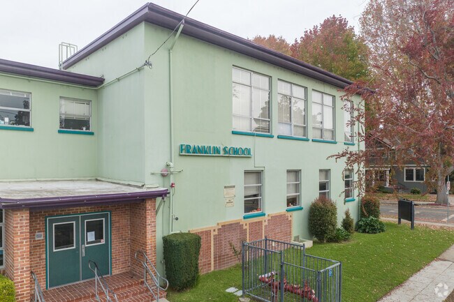 Franklin Elementary School in Alameda gets a 6 out of 10 on Great Schools.