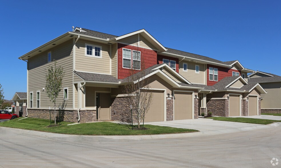 Chapel Ridge Townhomes 3670 NE Akin Dr, Lees Summit, MO