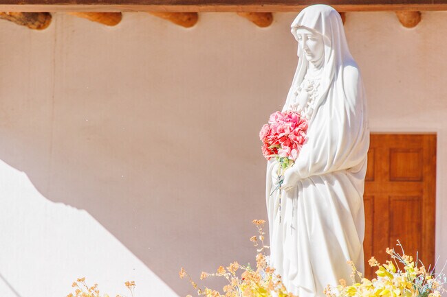 Rio en Medio has strong ties to family, religion and community.