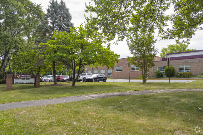 Spring Hill Elementary front view.