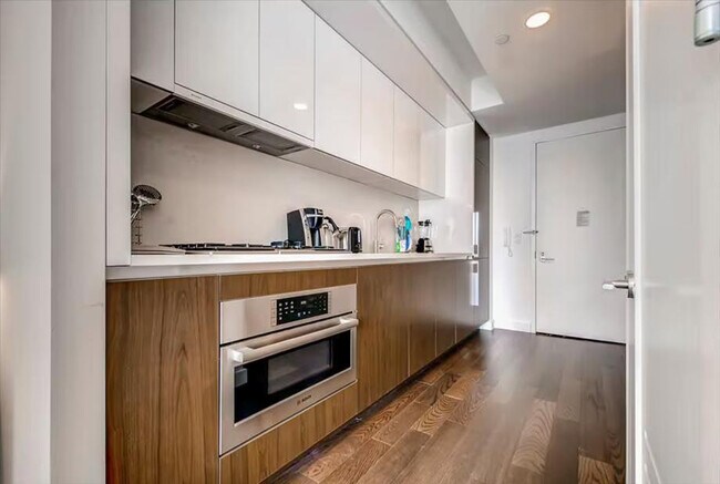605 W 42nd St unit ID1029761P, New York, NY 10036 - photo 6