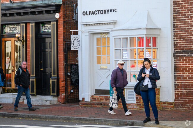 Berkley is just minutes from bustling Georgetown.