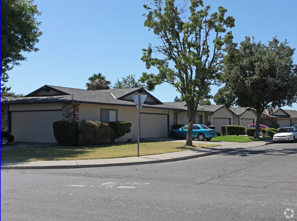 Capistrano Park Duplex's 2714 San Ignacio Ave, Modesto, CA