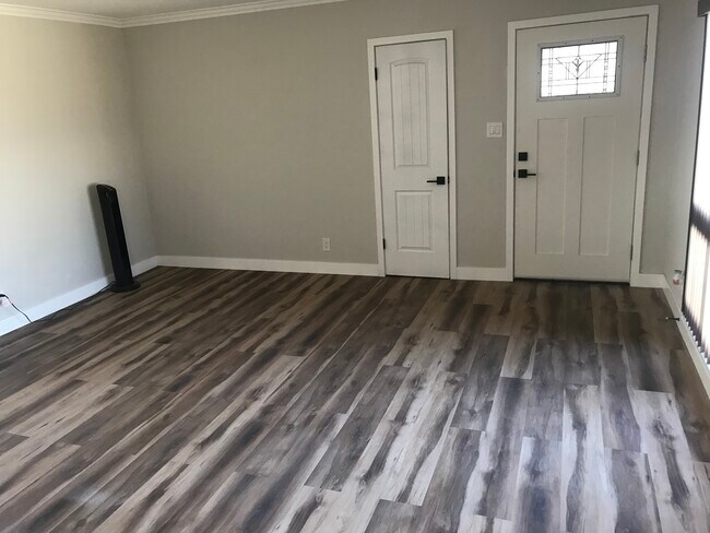 1742 W 83rd St unit 4, Los Angeles, CA 90047 - photo 2