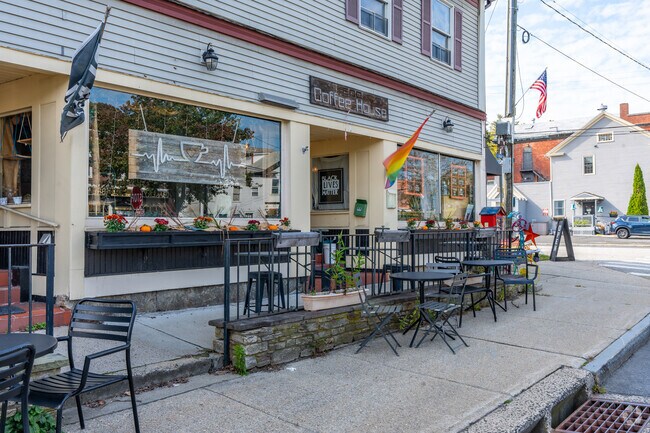 East Hampton is full of charming gift shops and cozy coffee shops.