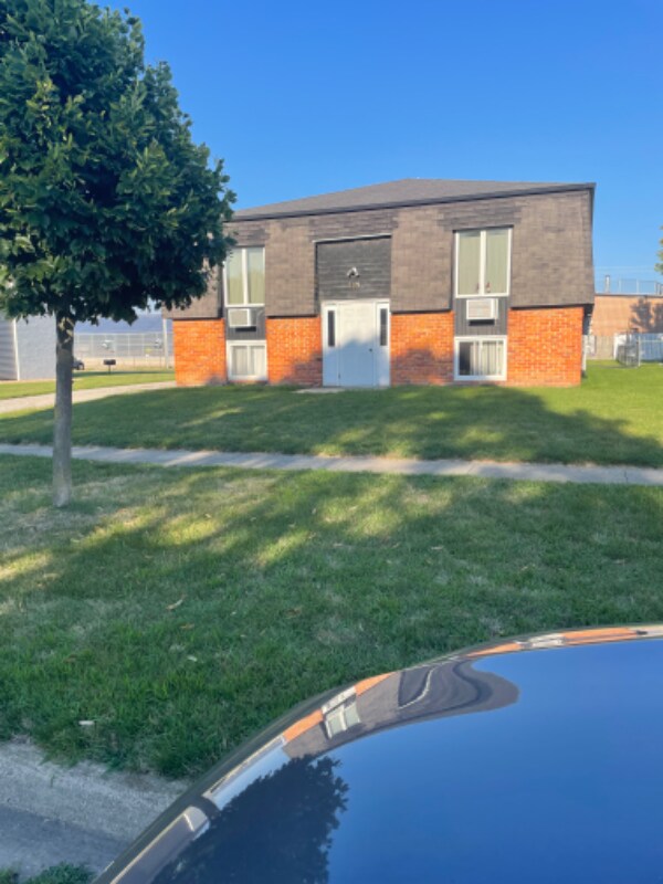 905 Illini Ave Unit 2, Pontiac, IL 61764