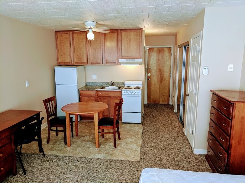 307 Thompson - Furnished Studios