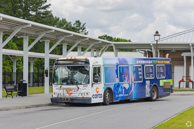 Park Circle has many Carta bus stops for quick commutes through Charleston.