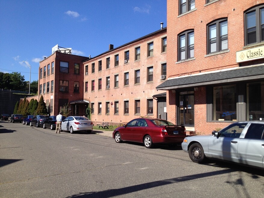 464 Pratt Street Extension unit 303, Meriden, CT 06450 - photo 1