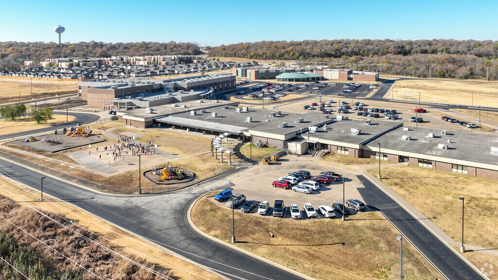 Country Lane Intermediate is part of the Broken Arrow Public School System