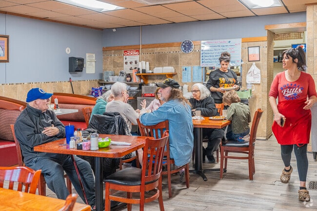 Dining options such as Bill's Diner can be found along Main St. in Newfane on the western side of Somerset.