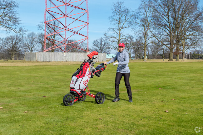 The Ohio State University Golf Course is only 2 minutes away from Kendale.