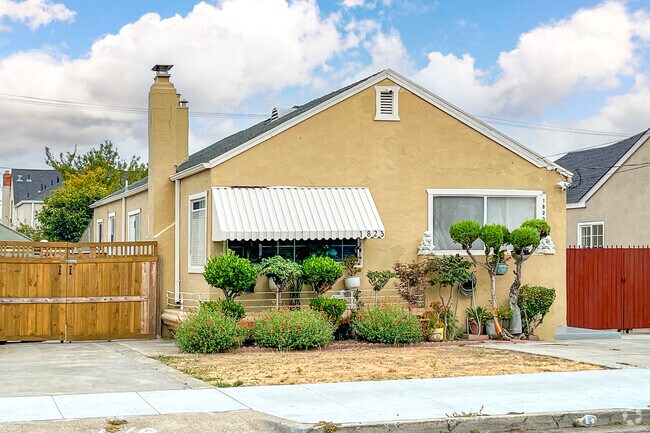 Minimal Traditional homes are available in Durant Manor.