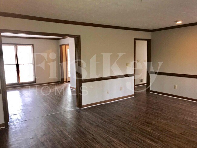 1433 St Dunstans Rd, Lithonia, GA 30058 - photo 5