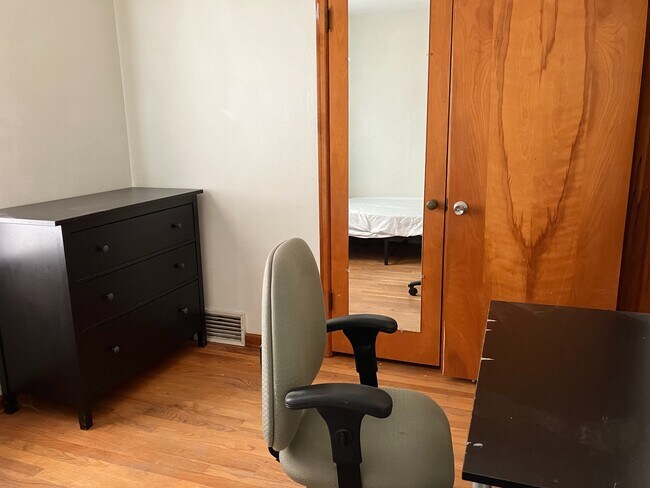 1119 Hillcrest Rd unit Front BR, West Lafayette, IN 47906 - photo 5