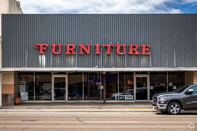 Find new furniture for your Liberal Home in the downtown shopping district.