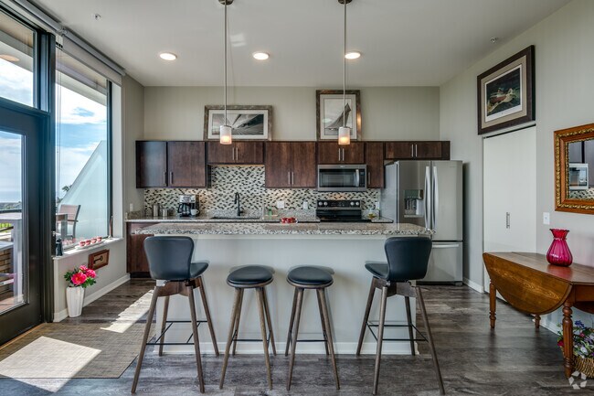 2 BR, 2 BA - 1,506SF