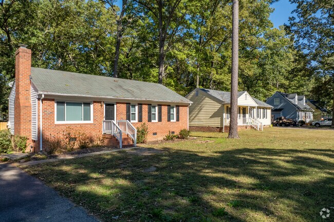 Popular American home styles make up the Chesterfield Courthouse neighborhood.