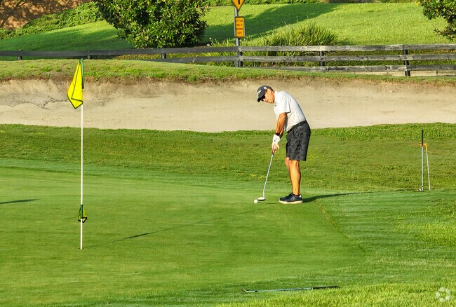 Village of Osceola Hills golf enthusiasts need not go far with Belle Glade Country Club nearby.