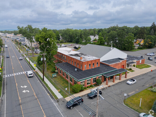 St. Helens School is near the main road so pick up and drop off is a breeze.