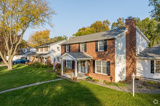 New Glenwood is home to a number of different Colonial-style houses.