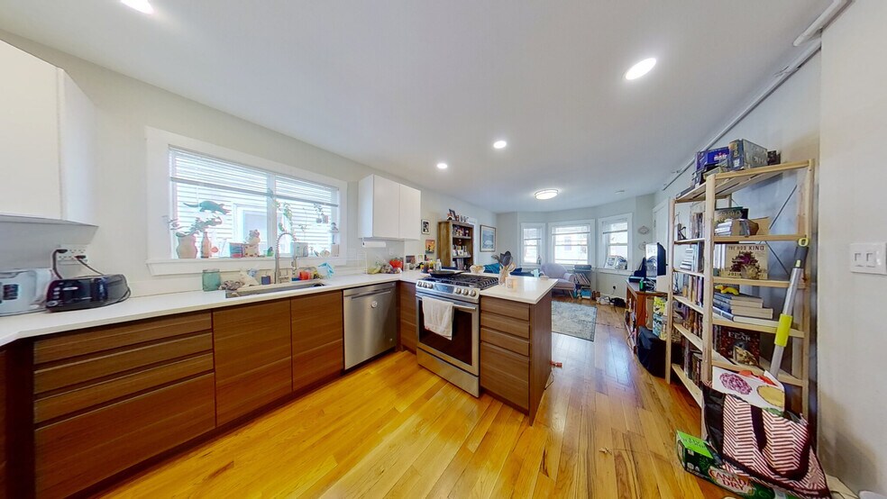 165 Boylston St unit 1, Jamaica Plain, MA 02130 - photo 1